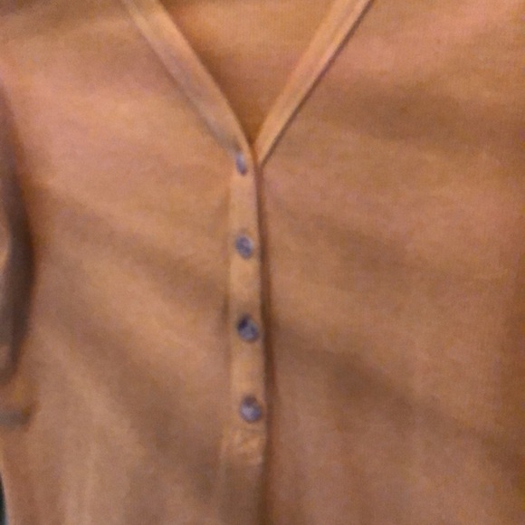 Long sleeve mustard color top - Picture 3 of 4